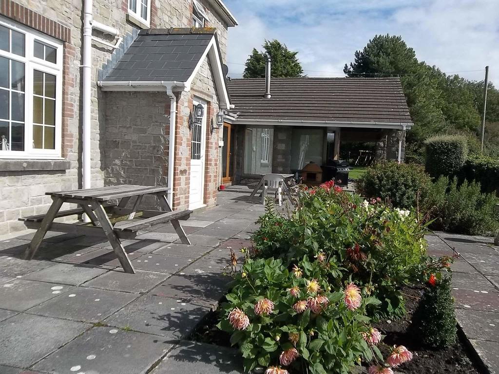 Ballas Farm Country Guest House Bridgend  Bagian luar foto